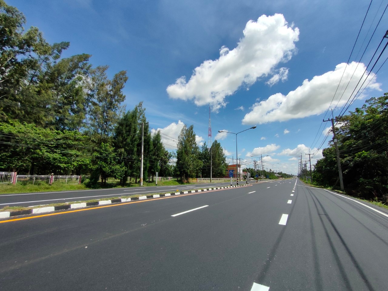 งานปรับปรุงผิวทางแอสฟัลต์คอนกรีตเดิม นำกลับมาใช้ใหม่ ทางหลวงหมายเลข 212 ตอน อำนาจเจริญ - ลืออำนาจ ตอน 1 ระหว่าง กม.514+850 - กม.515+956  ปริมาณงาน 22,841 ตร.ม.